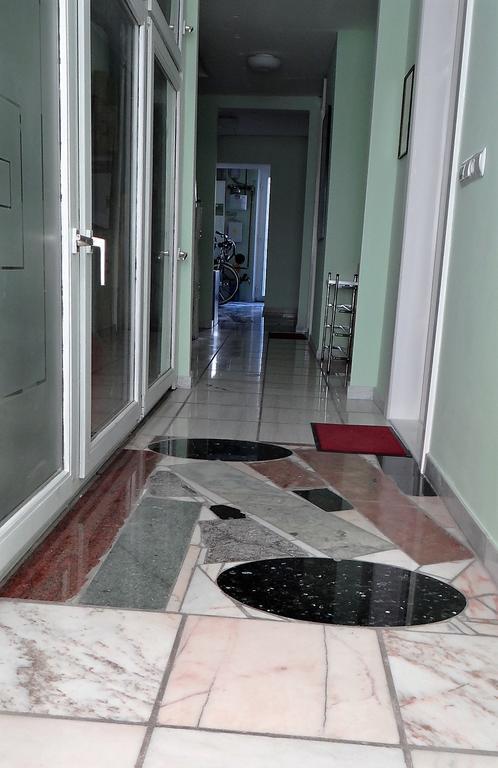 Temporary Living Apartment Бремен Екстериор снимка